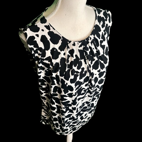 Calvin Klein 'Sleeveless Pleat Neck Abstract Print Knit Top' in Black & White L - Picture 10 of 10